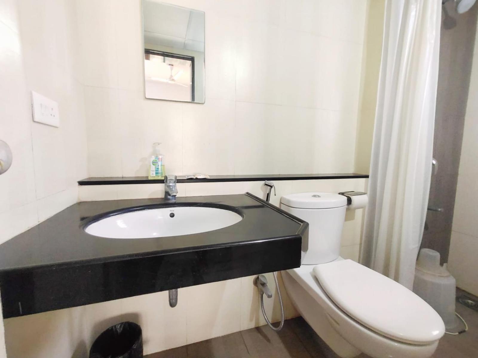 Private Rooms In Blue Ridge Хинджевади Екстериор снимка