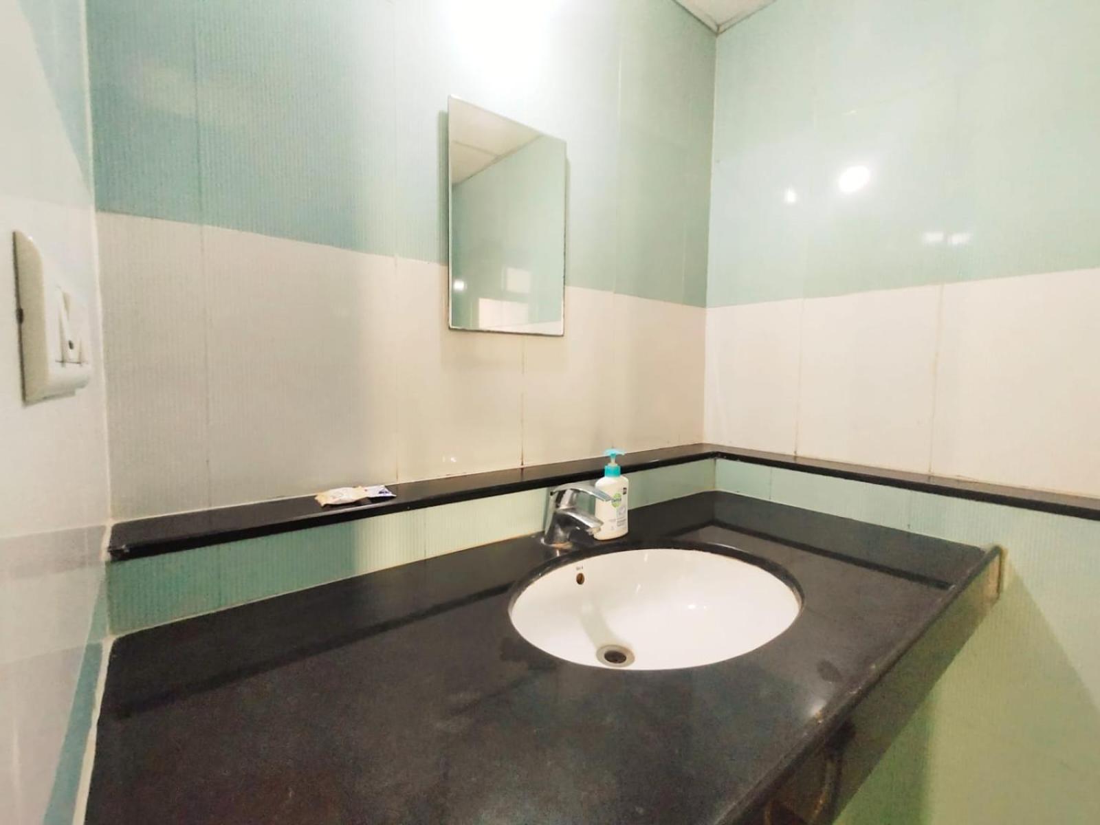 Private Rooms In Blue Ridge Хинджевади Екстериор снимка