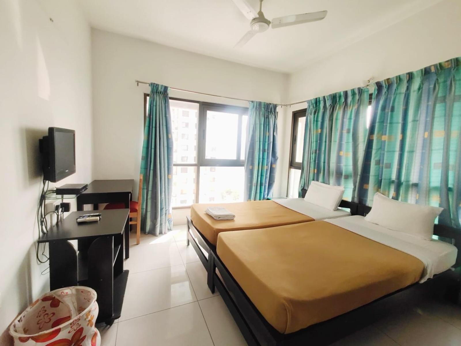 Private Rooms In Blue Ridge Хинджевади Екстериор снимка