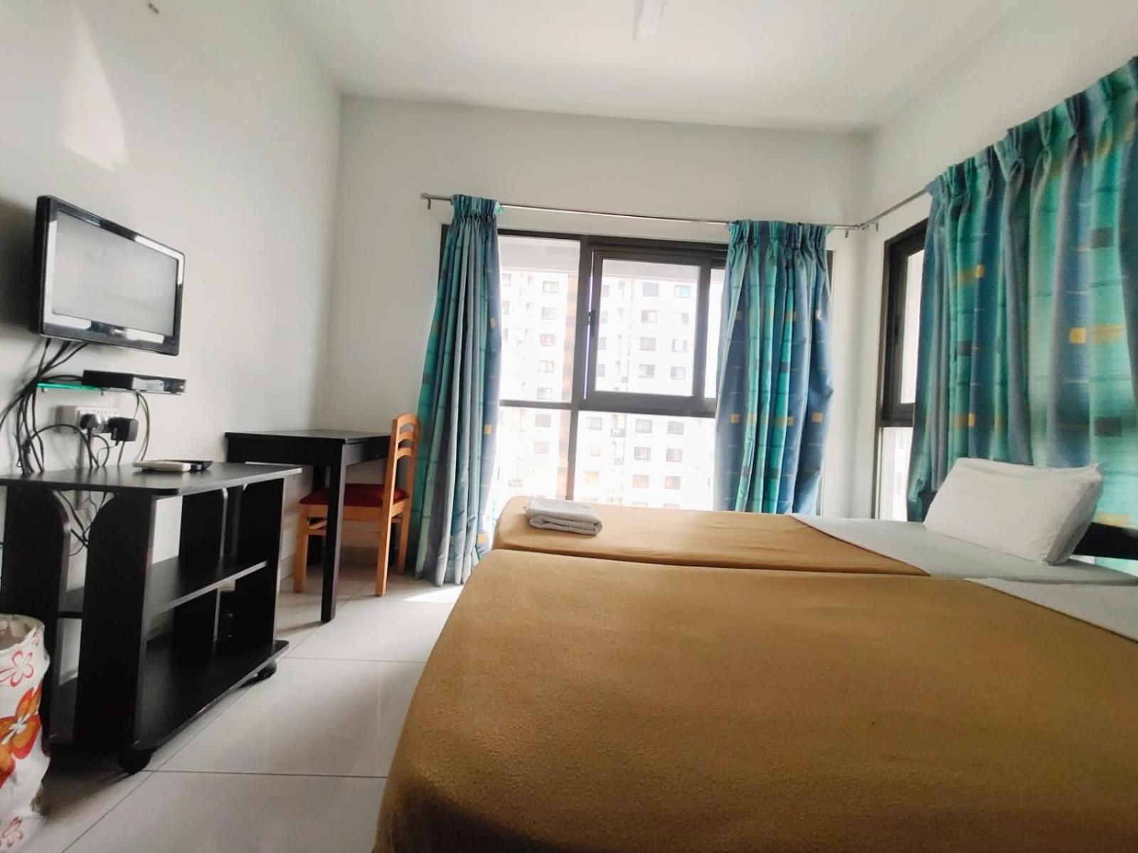 Private Rooms In Blue Ridge Хинджевади Екстериор снимка