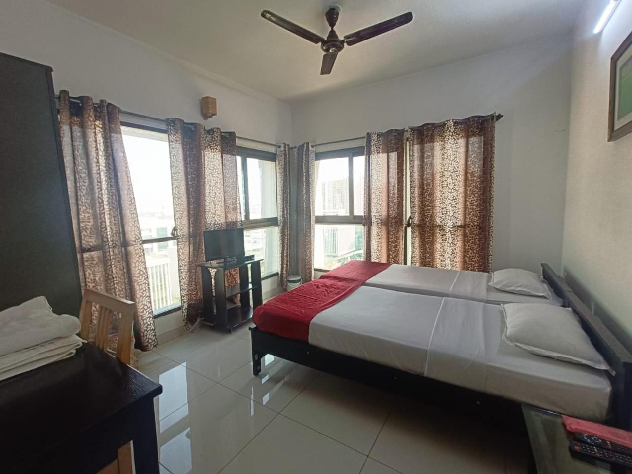 Private Rooms In Blue Ridge Хинджевади Екстериор снимка